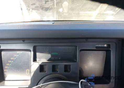 1987 Chevrolet Corvette z USA, uszkodzony, nr VIN 1G1YY3184H5113765